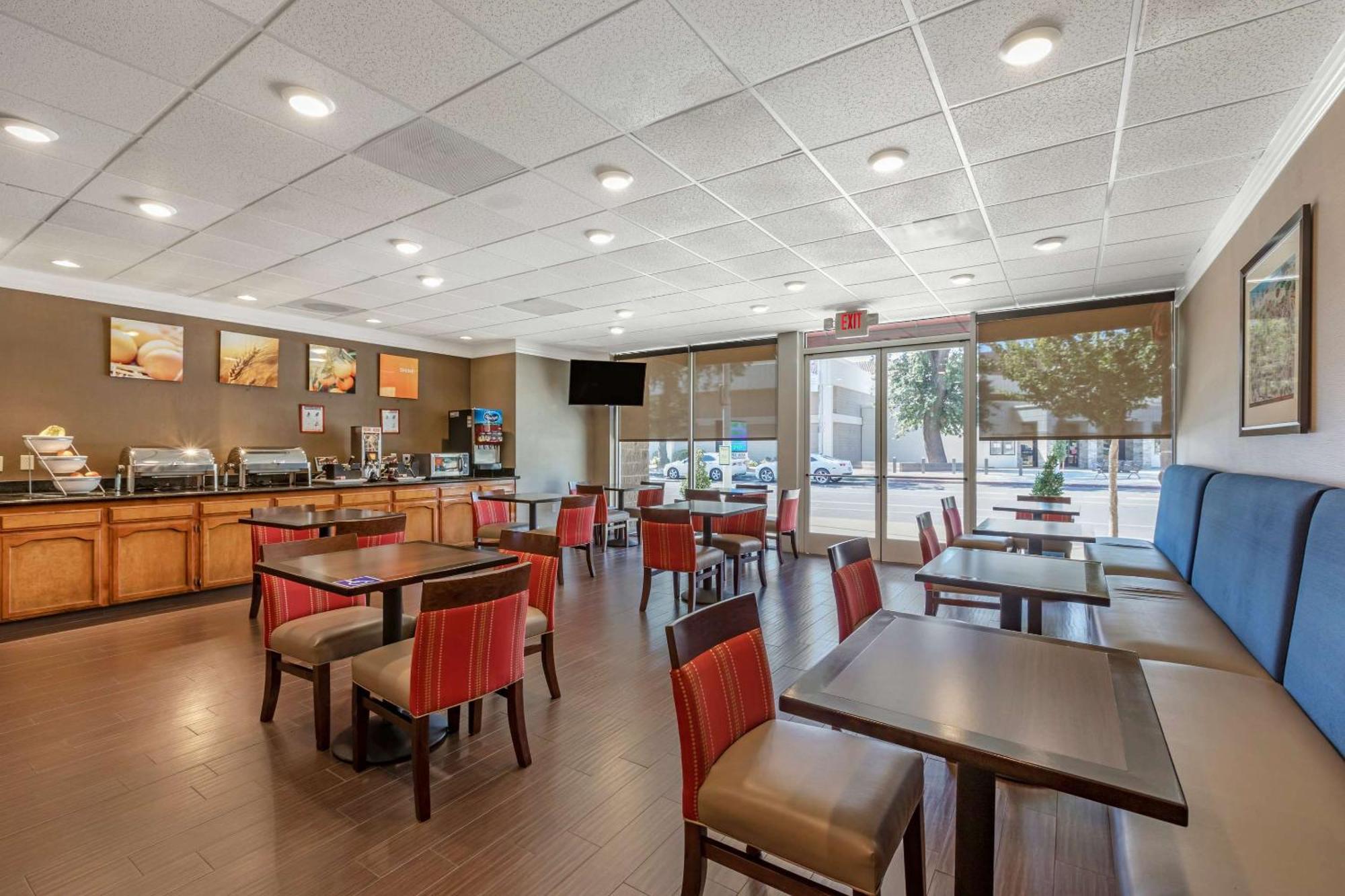 Comfort Suites Visalia - Convention Center Luaran gambar