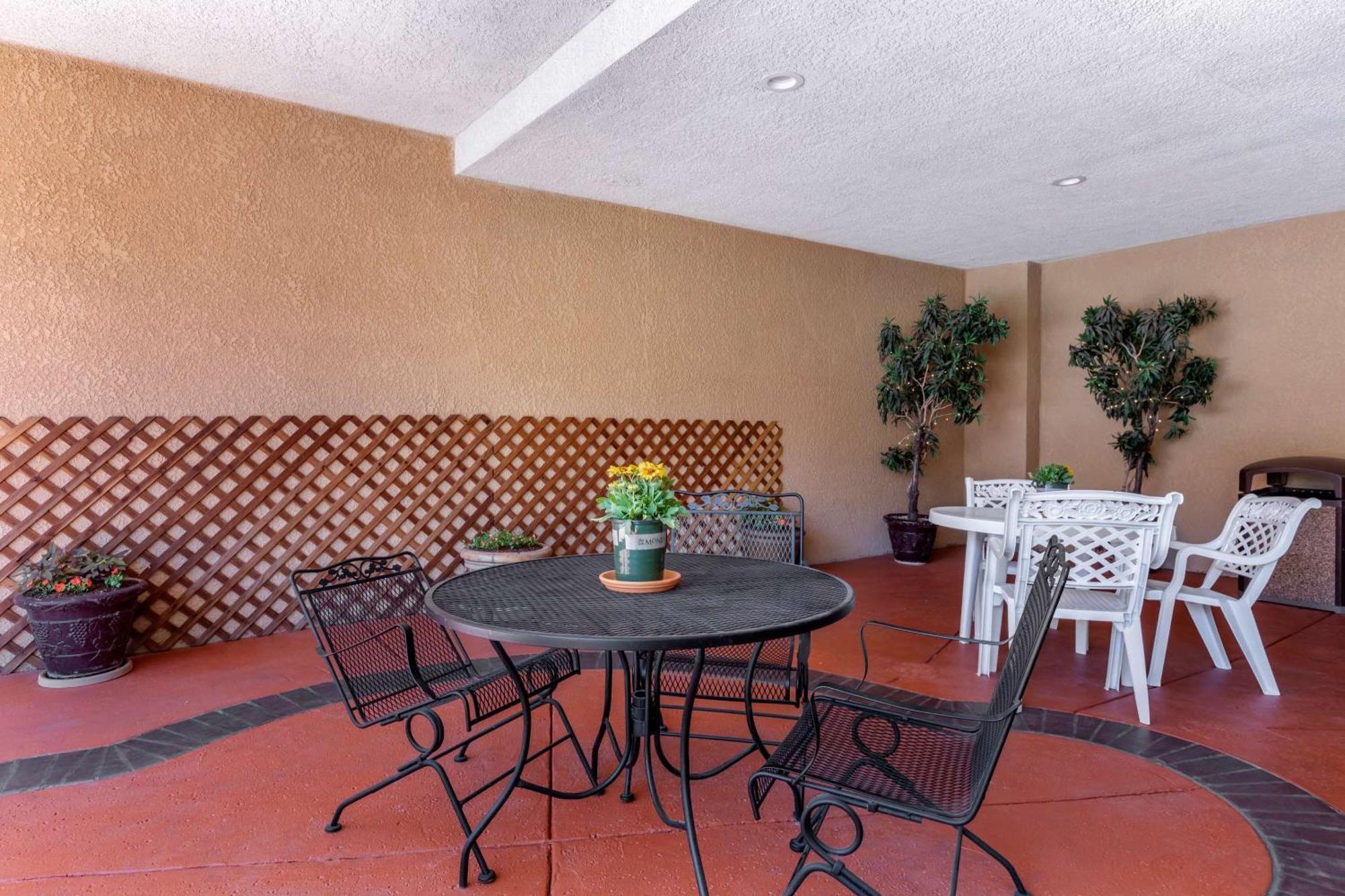 Comfort Suites Visalia - Convention Center Luaran gambar