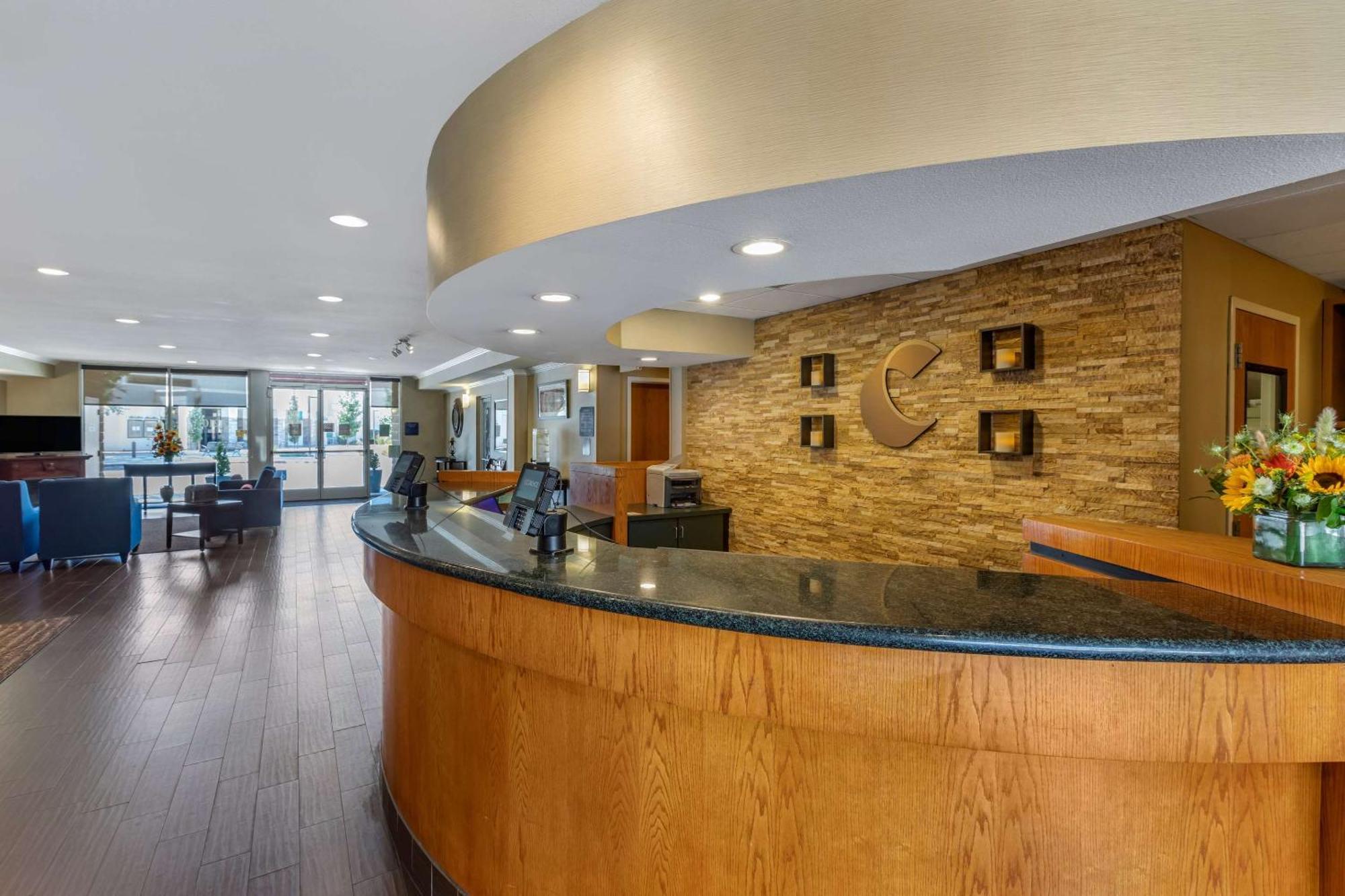 Comfort Suites Visalia - Convention Center Luaran gambar