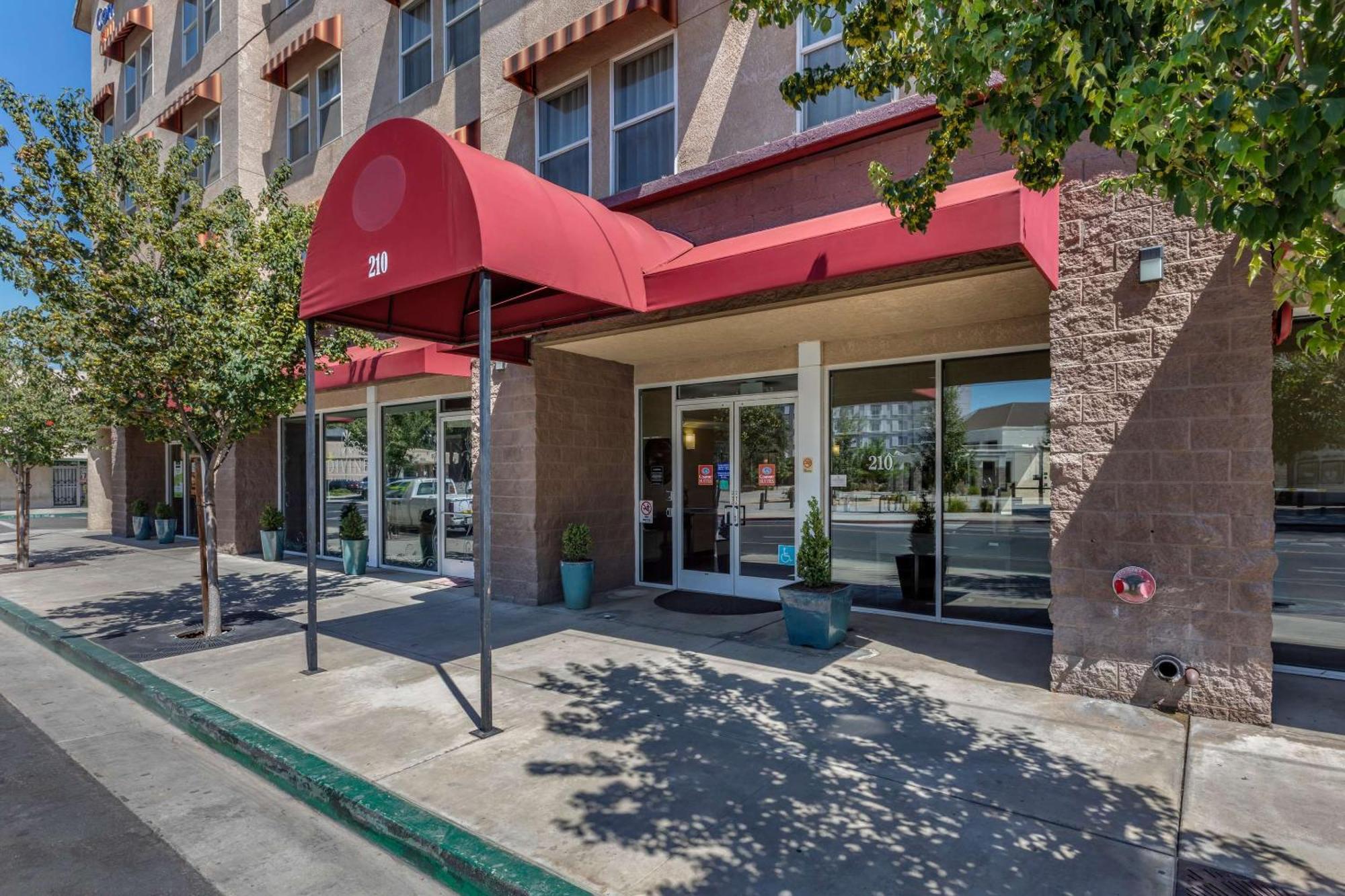 Comfort Suites Visalia - Convention Center Luaran gambar